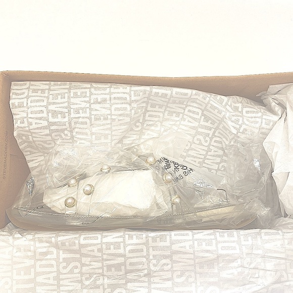 STEVE MADDEN NONII Clear/Pearl Embellished Sandals. Women's Size 7 - Picture 9 of 13